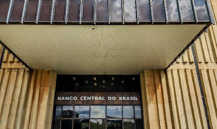 BC reduz projeção de crescimento da economia para 1,8% 
