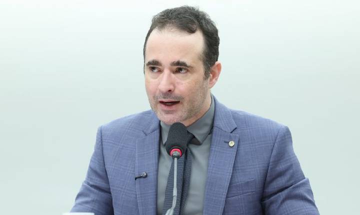 Comissão aprova auxílio de R$ 600 para mães atípicas