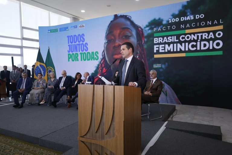 Motta destaca aprovação de 73 propostas pela Câmara no enfrentamento ao feminicídio